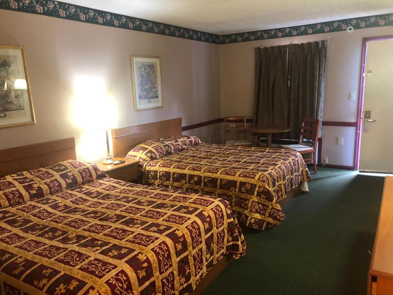 Regal Inn Гіброн Екстер'єр фото